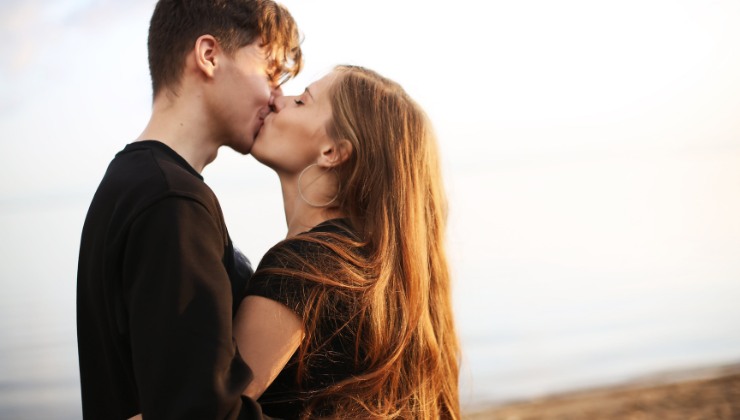 bacio, le 4 precauzioni da prendere secondo gli esperti